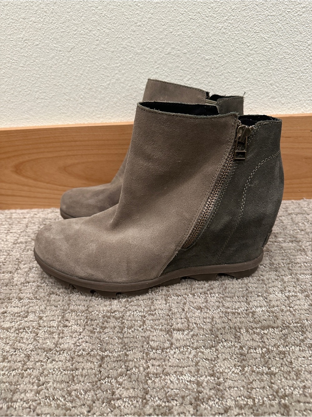 Sorel Women's Taupe Suede Wedge Ankle Booties